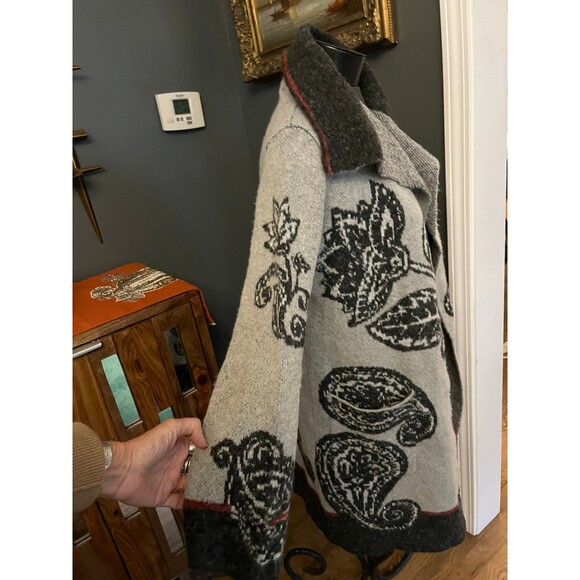 BCBG Max Sport Thick Chunky Gray Gardigan Sweater Jacket Floral sz S Oversized - Picture 4 of 7